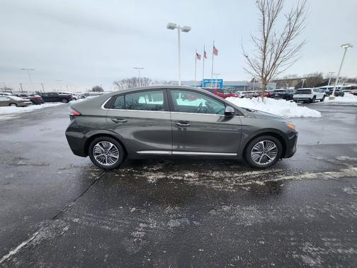2021 Hyundai IONIQ Plug-In Hybrid SEL