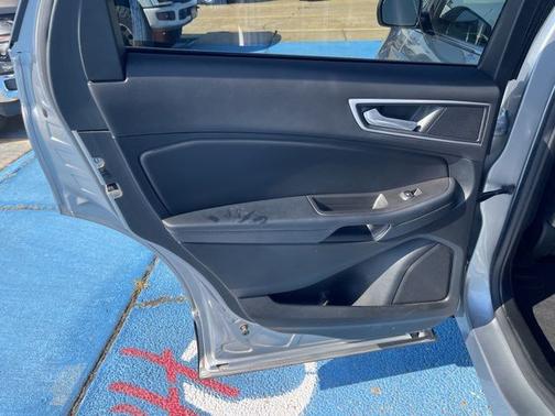 ICONIC SILVER 2022 Ford Edge SEL