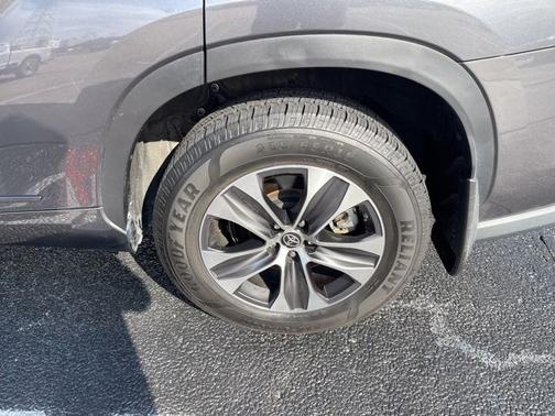 Brown 2023 Toyota Highlander XLE