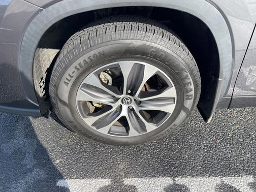 Brown 2023 Toyota Highlander XLE