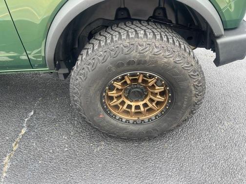 ERUPTION GREEN METALLIC 2024 Ford Bronco BIG BEND