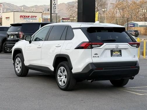 2024 Toyota RAV4 LE
