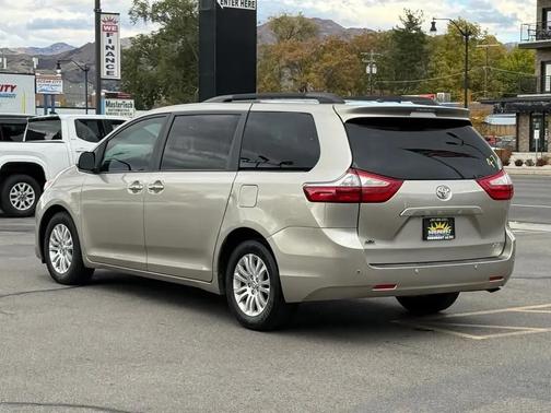 GOLD 2017 Toyota Sienna XLE