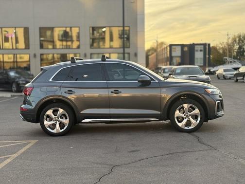 2022 Audi Q5 45 S line Premium Plus
