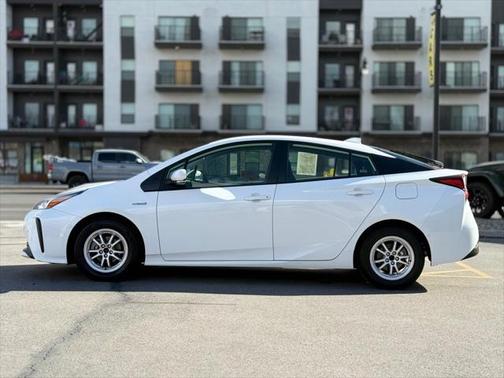 2022 Toyota Prius LE