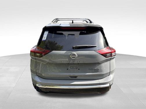Boulder Gray Pearl/Super Black 2026 Nissan Rogue Platinum