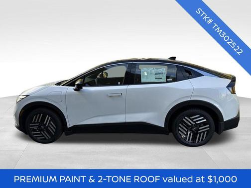 Everest White Pearl Tricoat/Black 2026 Nissan Leaf SV+