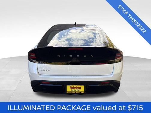 Everest White Pearl Tricoat/Black 2026 Nissan Leaf SV+