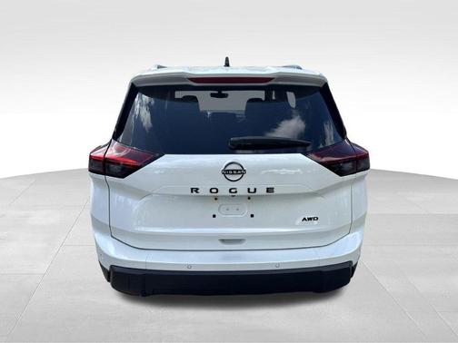 Everest White Pearl Tricoat 2026 Nissan Rogue Dark Armor
