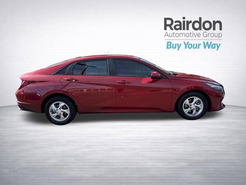 Scarlet Red Pearl 2022 Hyundai ELANTRA SE