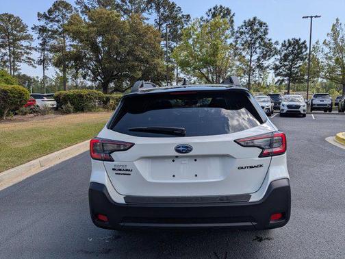 Crystal White Pearl 2025 Subaru Outback Onyx Edition