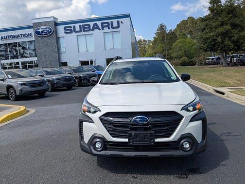 Crystal White Pearl 2025 Subaru Outback Onyx Edition