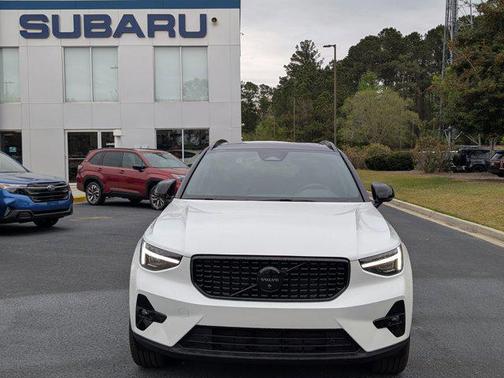2026 Volvo XC40 Black Edition Ultra, B5 AWD Gas (mild hybrid)