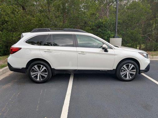 Crystal White Pearl 2019 Subaru Outback 2.5i Limited