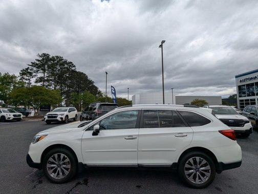 Crystal White Pearl 2017 Subaru Outback 2.5i Touring