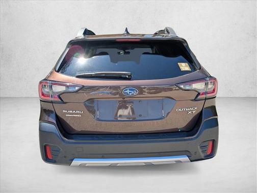 Crystal White Pearl 2017 Subaru Outback 2.5i Touring