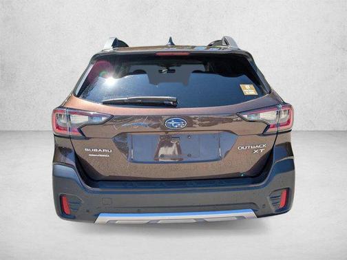 Crystal White Pearl 2017 Subaru Outback 2.5i Touring