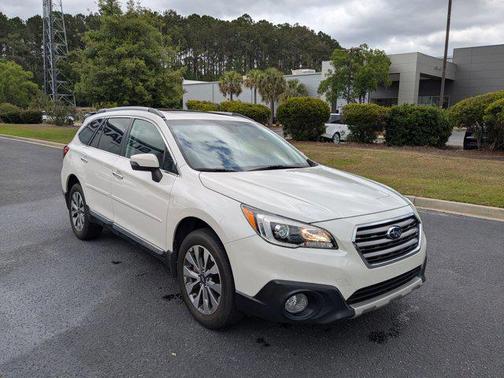 Crystal White Pearl 2017 Subaru Outback 2.5i Touring