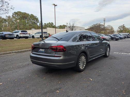 2017 Volkswagen Passat 1.8T SE