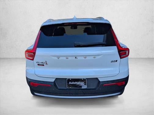 2023 Volvo XC40 B5 Plus Bright Theme