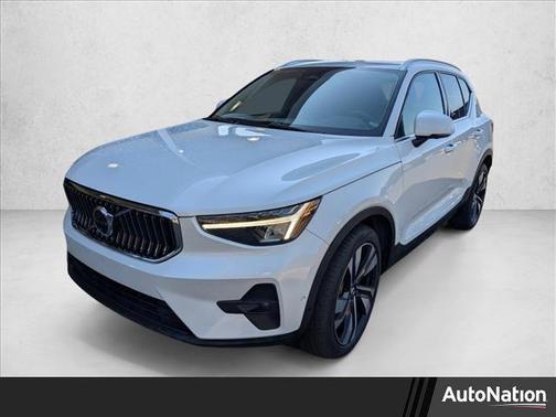 2023 Volvo XC40 B5 Plus Bright Theme