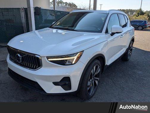 2023 Volvo XC40 B5 Plus Bright Theme