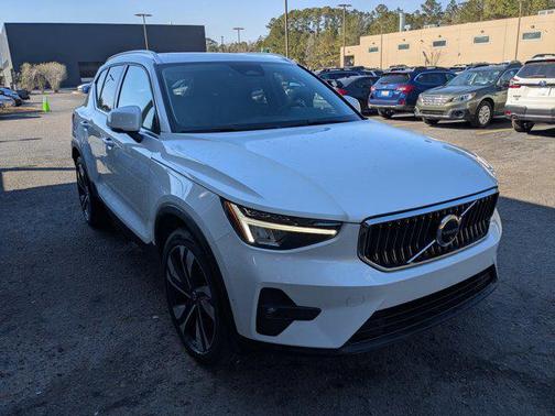 2023 Volvo XC40 B5 Plus Bright Theme