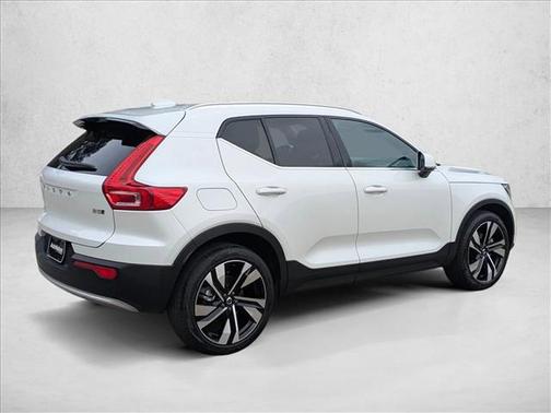 2023 Volvo XC40 B5 Plus Bright Theme