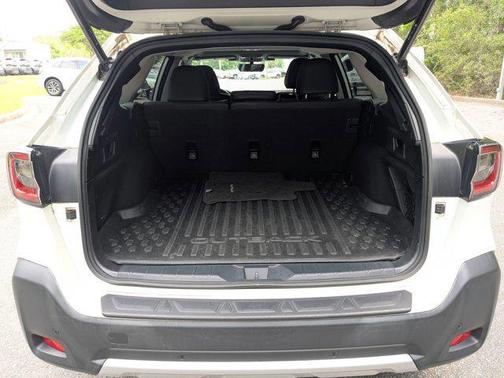 Crystal White Pearl 2024 Subaru Outback Limited