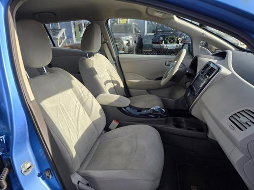 2011 Nissan Leaf SL