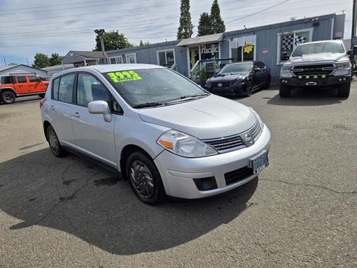 Brilliant Silver 2009 Nissan Versa 1.8 S