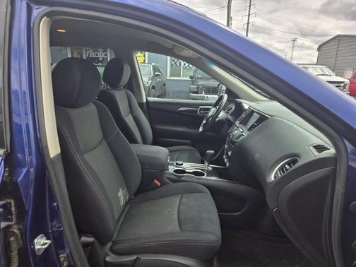 2017 Nissan Pathfinder SV