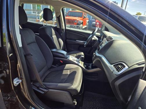 Brilliant Black Crystal Pearlcoat 2013 Dodge Journey American Value Pkg