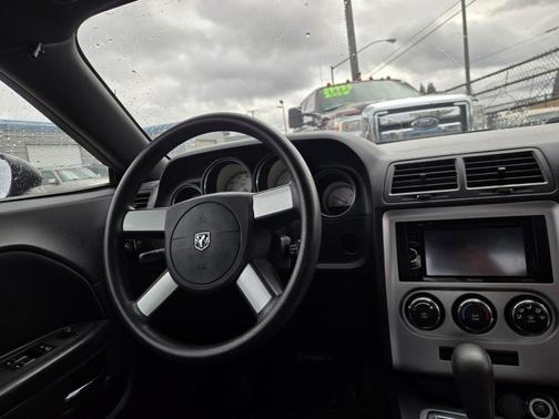 2009 Dodge Challenger SE