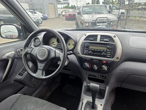 Silver 2002 Toyota RAV4 Base