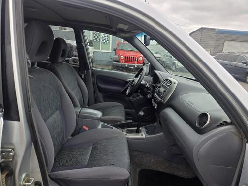 Silver 2002 Toyota RAV4 Base