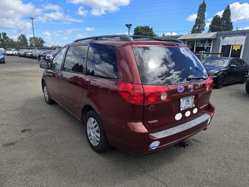 Maroon 2006 Toyota Sienna LE