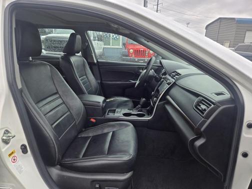 Pearl White 2015 Toyota Camry XLE