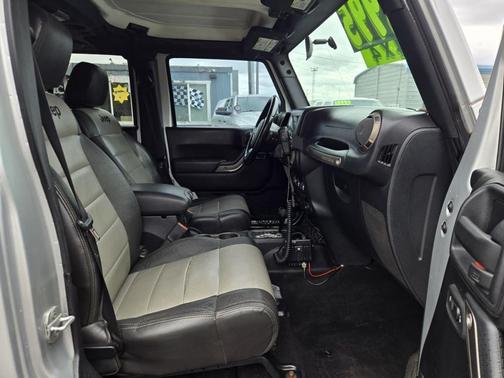 Bright Silver Metallic Clearcoat 2011 Jeep Wrangler Unlimited Rubicon