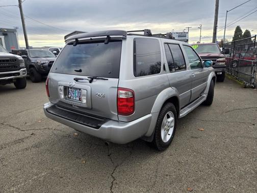 2001 INFINITI QX4 Luxury