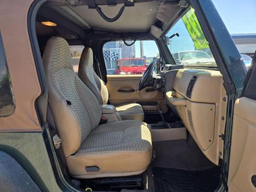 Green 2000 Jeep Wrangler Sport