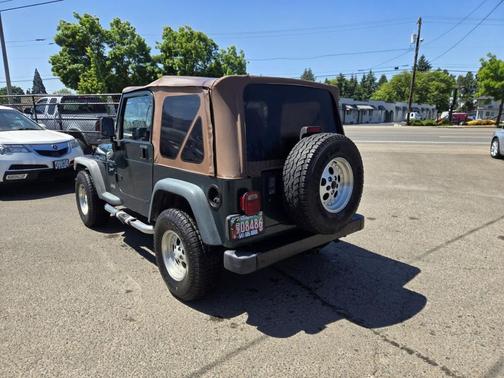 Green 2000 Jeep Wrangler Sport