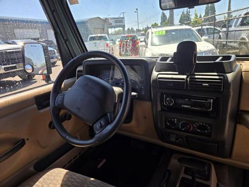 Green 2000 Jeep Wrangler Sport