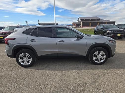 2025 Chevrolet Trax LS