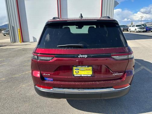 2025 Jeep Grand Cherokee Laredo