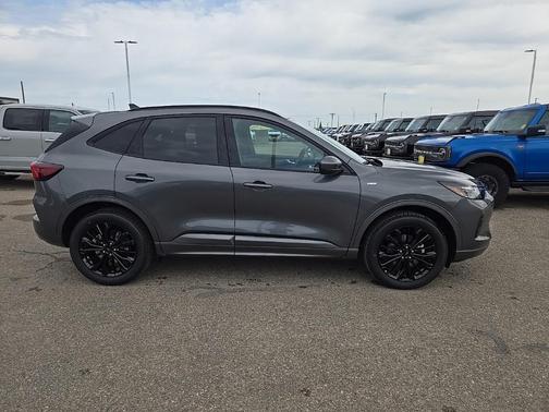 2025 Ford Escape ST-Line Elite