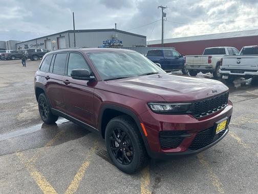 2025 Jeep Grand Cherokee Laredo
