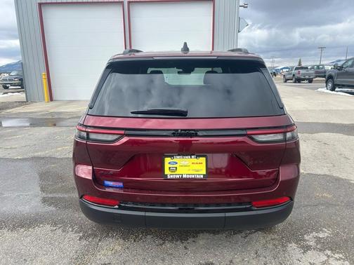 2025 Jeep Grand Cherokee Laredo