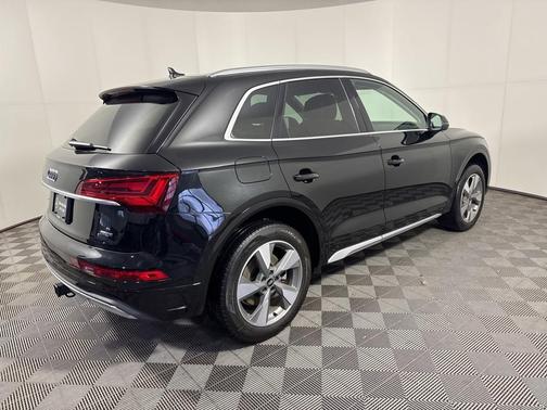 2023 Audi Q5 40 Premium Plus