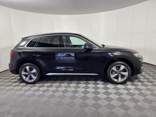 2023 Audi Q5 40 Premium Plus